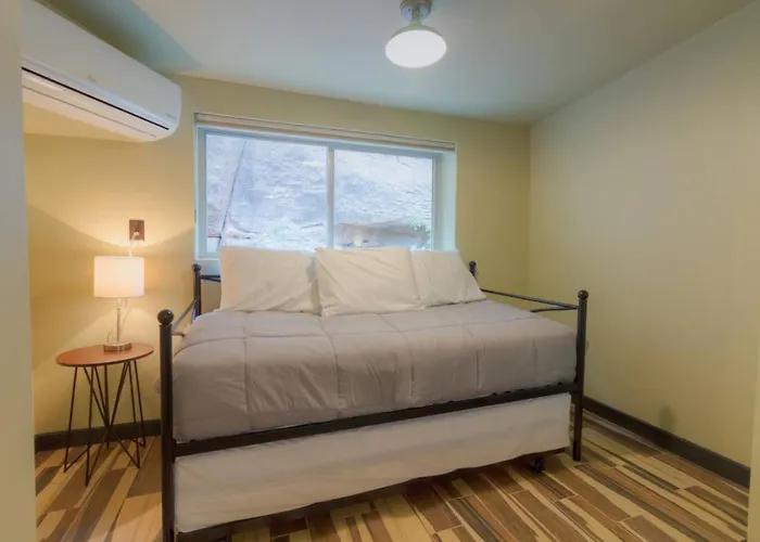 Destination Oak Creek 5 - With Shared Patio